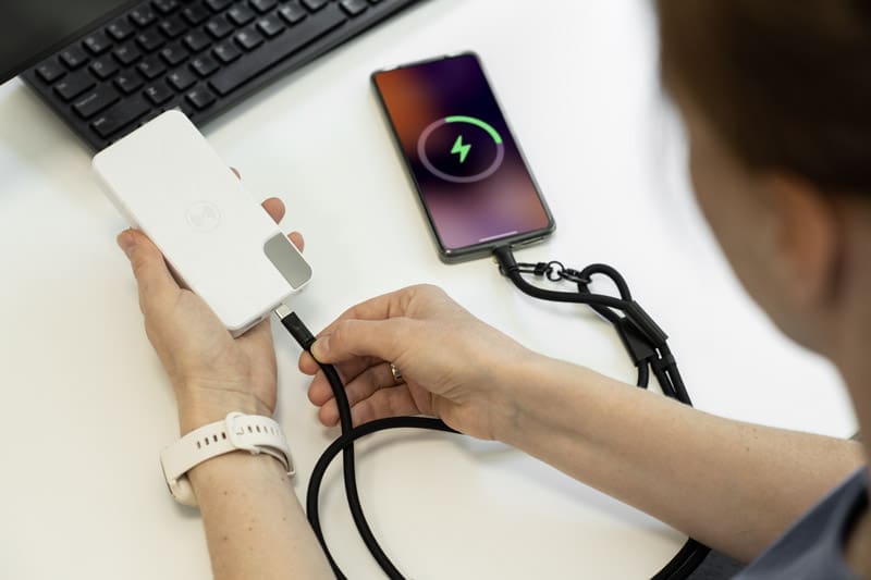 Smycz do telefonu z funkcją ładowania 60W CHARD