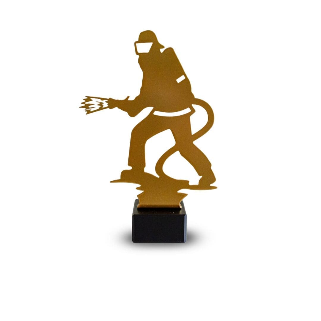 STATUETKA STRAŻAKA NAGRODA ZŁOTA METAL GRAWER PREZENT